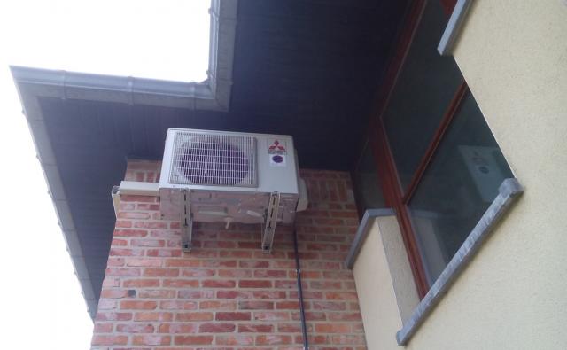 Residentiele airco-installatie met nette afwerking.