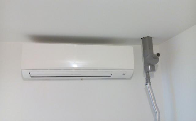 Server-room-koeling met dedicated koelinstallatie voor een IT-ruimte.
