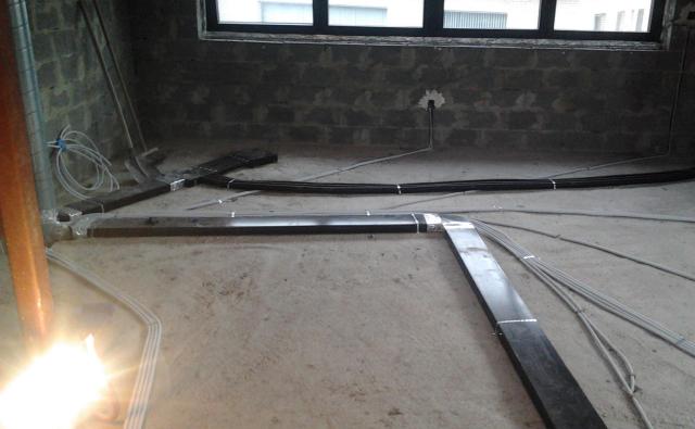 Ventilatiesysteem in een woning met weggewerkte kanalen.