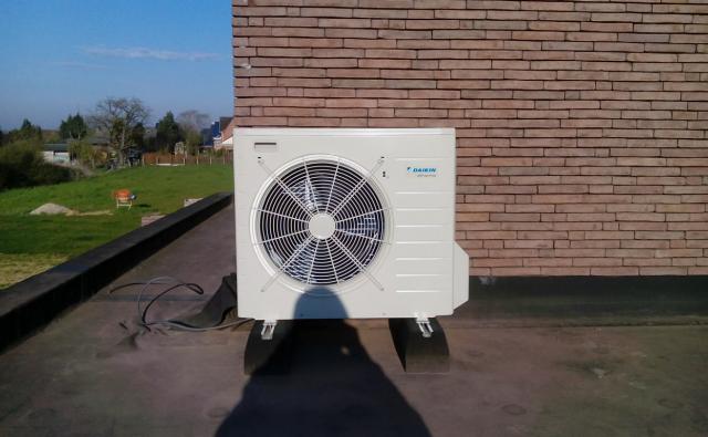 Warmtepompinstallatie te Piringen/Tongeren met nette afwerking.